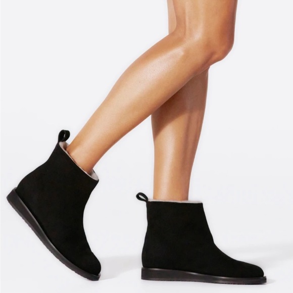 Tamara Mellon Black Suede Sherpa Lined Booties Size 37 1/2 - Picture 1 of 12